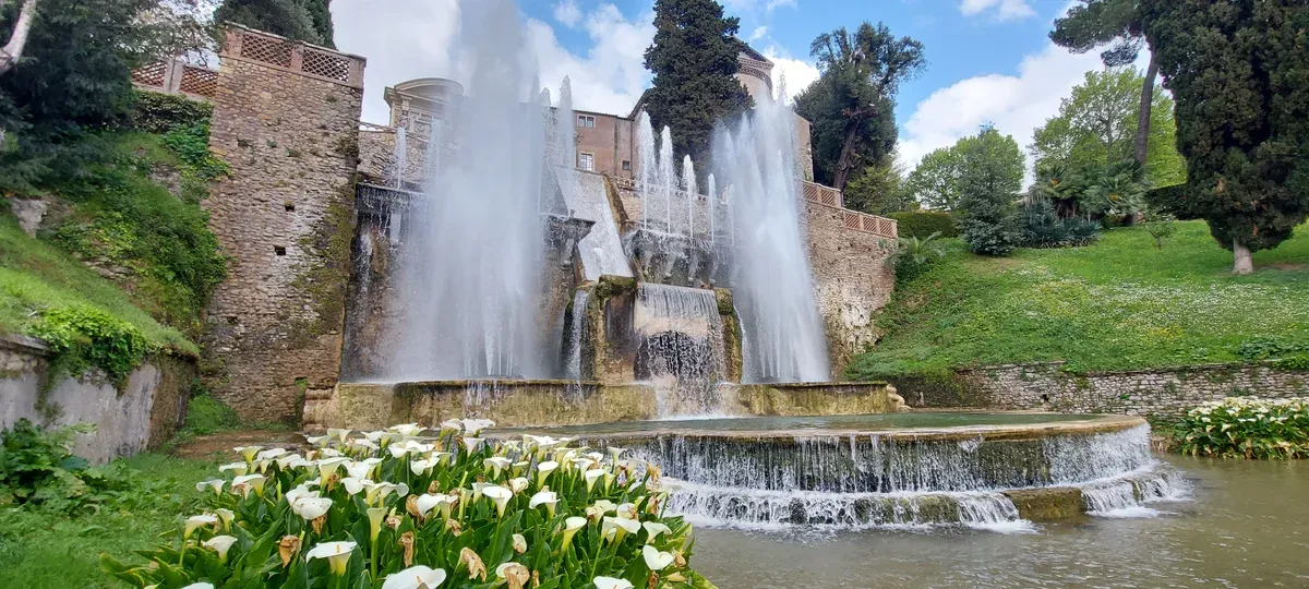 The Organ Fountain jets playing at Villa d'Este during a Tivoli tour from Rome