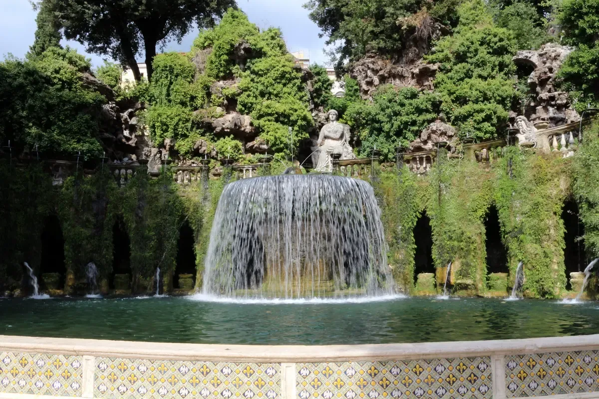 The Oval Fountain at Villa d'Este during a Tivoli tour from Rome