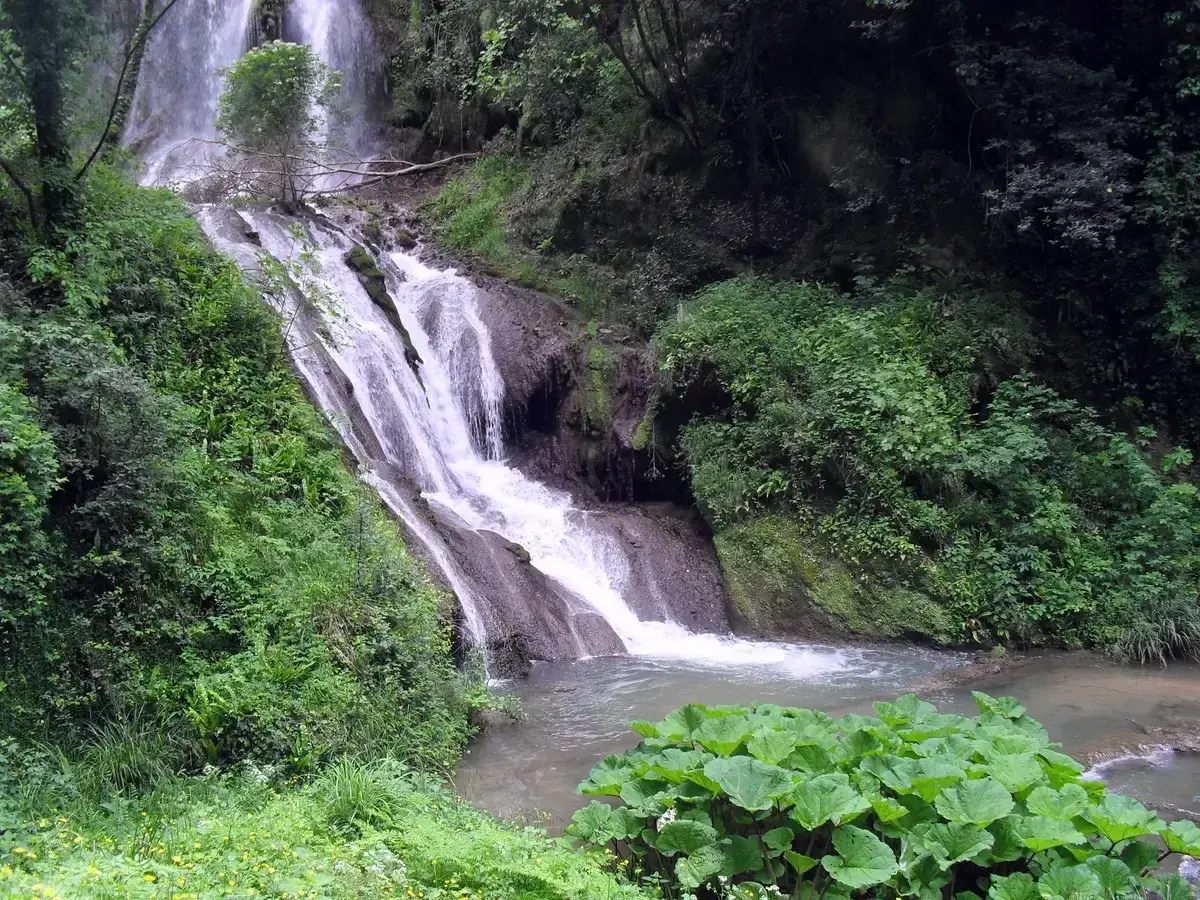 The waterfall at the Grotta delle Sirene in Villa Gregoriana on a trip from Rome to Tivoli